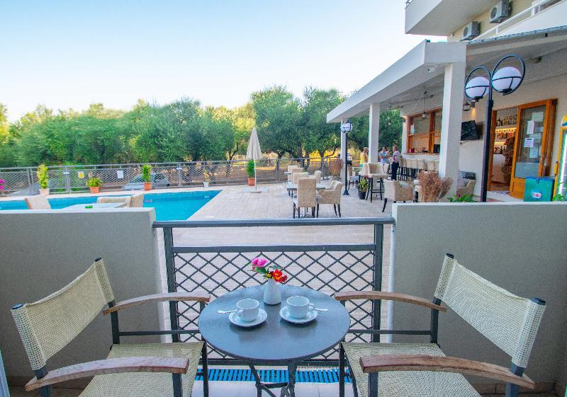 Hotel Emilia Закінф Екстер'єр фото